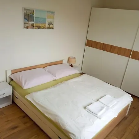 아파트 Lovely With Balcony And Free Parking Trenčín
