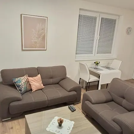 아파트 Lovely With Balcony And Free Parking *