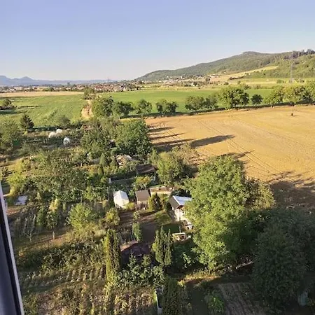 Lovely With Balcony And Free Parking Apartman