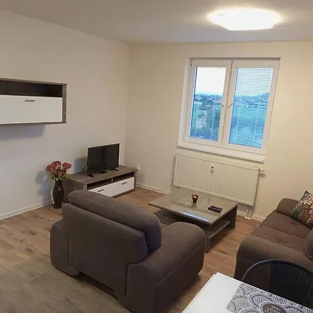 Apartman Lovely With Balcony And Free Parking