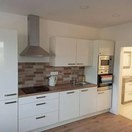 Lovely With Balcony And Free Parking Apartamento Trenčín