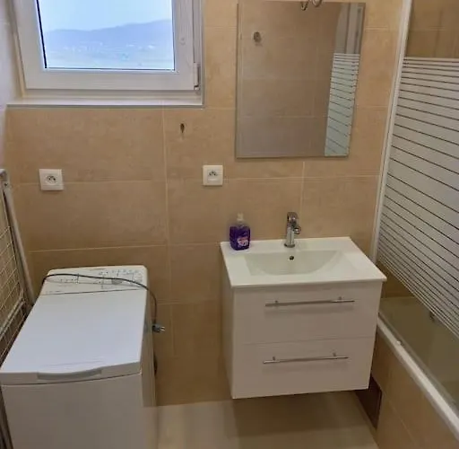 Apartament Lovely With Balcony And Free Parking