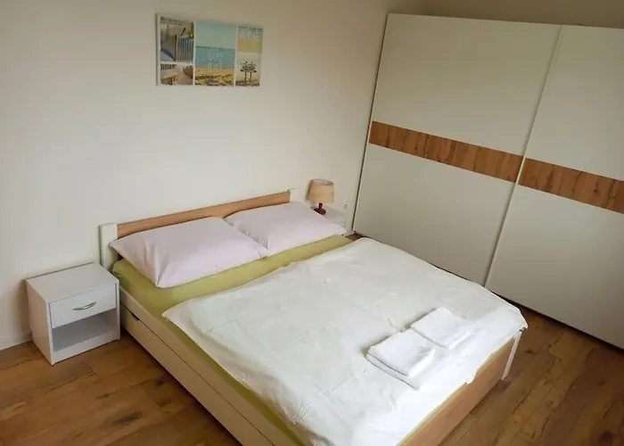 Apartament Lovely With Balcony And Free Parking Trenčín