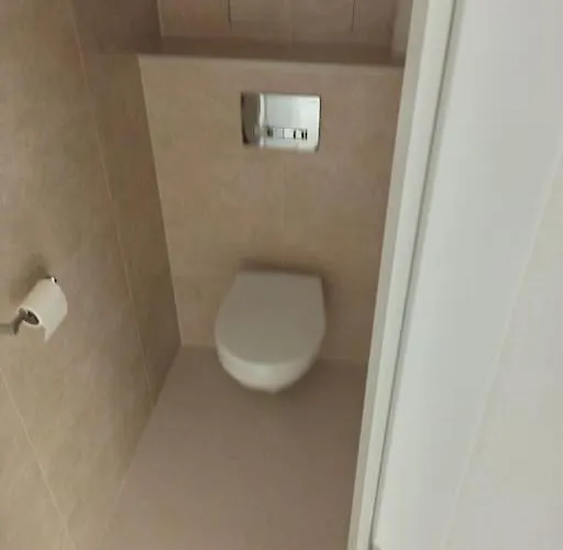 Lovely With Balcony And Free Parking Apartament